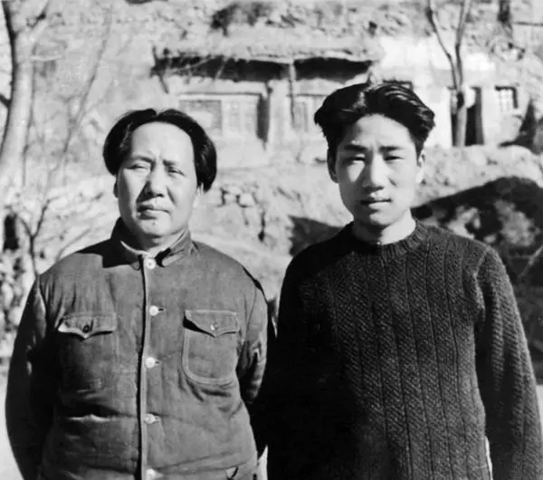 중국 마오쩌둥(왼쪽) 초대 주석과 한국전쟁에서 사망한 그의 아들 마오안잉. 바이두 캡처