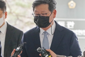 ‘택시기사 폭행·블박 증거인멸’ 이용구 前법무차관 유죄 …