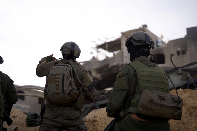 1일 이스라엘군 장병이 가자지구에서 군사작전 재개한 모습. 로이터 연합뉴스