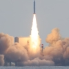 軍, 고체연료 추진 우주발사체 시험발사 ‘성공’…실제 위성 탑재