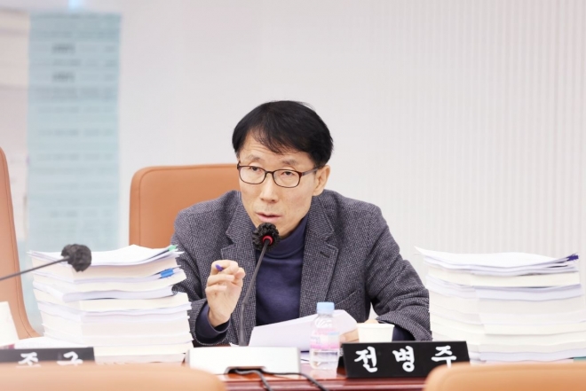 지난 4일 제321회 정례회 예산결산특별위원회 회의에서 질의하는 전병주 의원