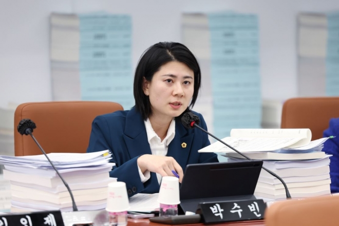 지난 4일 ‘2024년 서울시 예산안’ 심의에서 질의중인 박수빈 의원