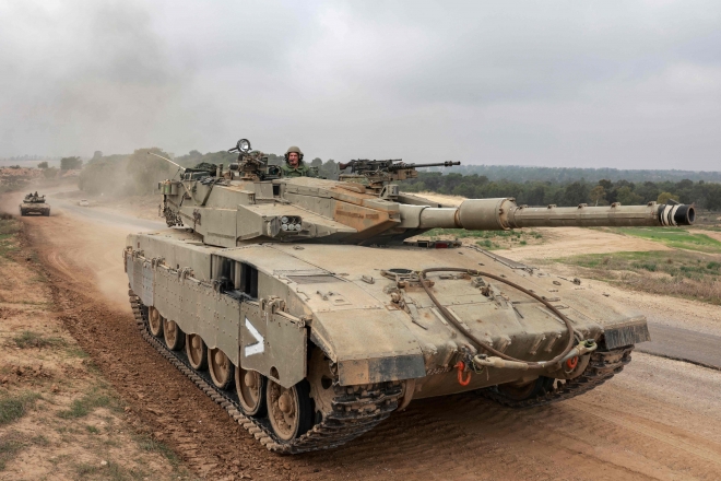 가자지구 인근에서 기동중인 이스라엘군 탱크. AFP 연합뉴스 자료사진