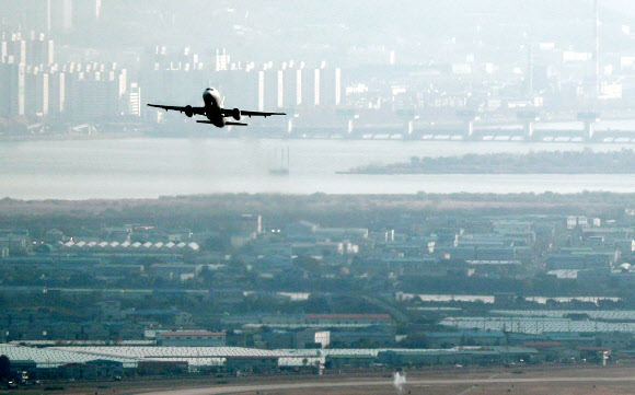 김정호 의원 “조류 충돌 많은 김해공항 로컬라이저 국제기준 위반”