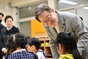 초등학교 찾은 이재명 대표 [포토多이슈]