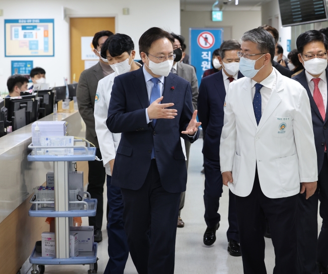 울산대병원 응급의료센터 방문한 조규홍 장관