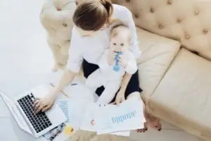 ‘취집’은 옛말? 기혼남녀 10명 중 8명 “맞벌이는 필수”…가사 분담은?