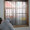 주거취약계층 안전 챙기는 영등포구…반지하 개폐식 방범창 설치