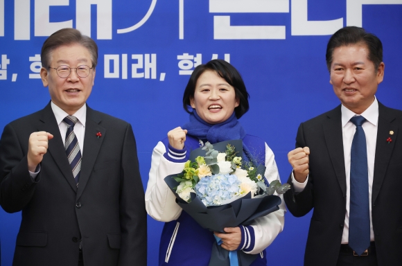 민주당 1호 영입 박지혜 “윤 정부 망친 기후위기 대응 돌려놓겠다”