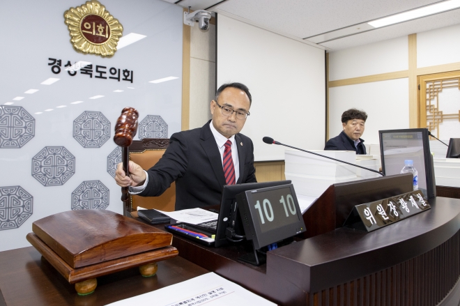 지난 7일 투자유치실, 자치행정국, 지방시대정책국 등 경상북도 9개 실·국 소관 내년도 예산안에 대한 심사를 계속 이어간 경북도의회 예산결산특별위원회(위원장 황재철). 경북도의회 제공