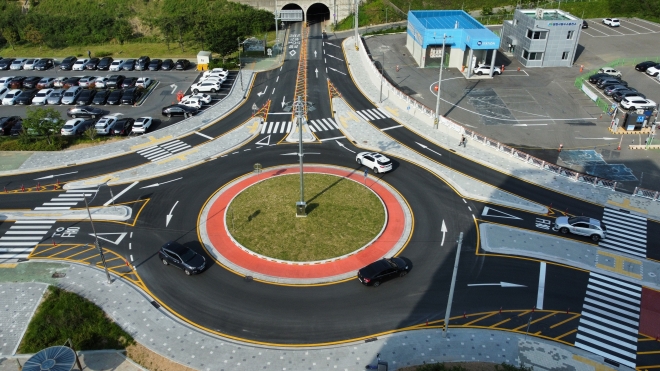 경남 창원시 창원중앙역 수소충전소 앞 회전교차로. 2023.12.12. 경남경찰청 제공