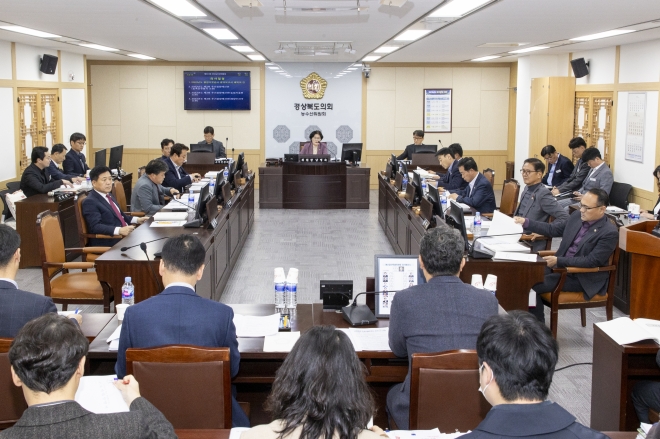 지난 11일 제3회 추가경정예산을 심사해 원안 가결한 경북도의회 농수산위원회(위원장 남영숙). 경북도의회 제공