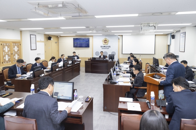 지난 11일 제3회 추가경정 예산안을 심사한 경북도의회 문화환경위원회(위원장 김대일). 경북도의회 제공
