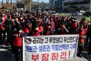 ‘개 식용 금지법’ 野단독으로 국회 소위 통과