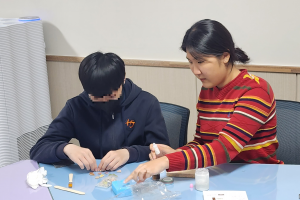 일대일 돌봄 10개월… “목공예 할래요” 소년, 말문도 마음도 열었다[94%의 기적, 나눔의 희망]