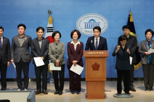 신당 창당 서두르는 이낙연, 당내 반발에 ‘찻잔속 태풍’에 그칠까