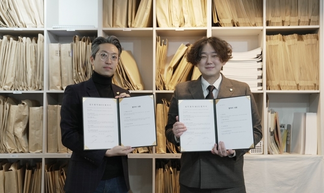법무법인 빛 김경수 대표변호사(왼쪽)와 ㈜은규네 박은규 대표이사(오른쪽).
