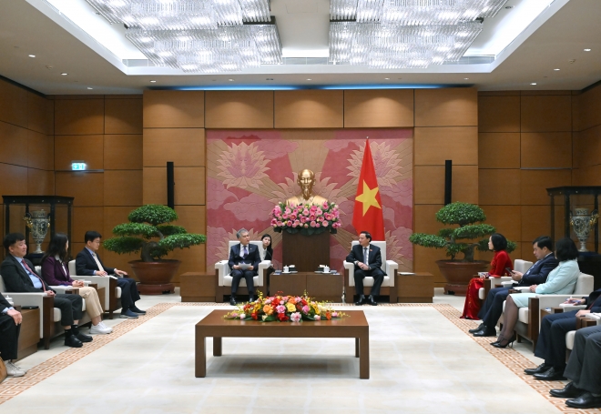 지난 19일 응우엔 칵딘 베트남 국회 부의장을 만나 면담한 김현기 의장
