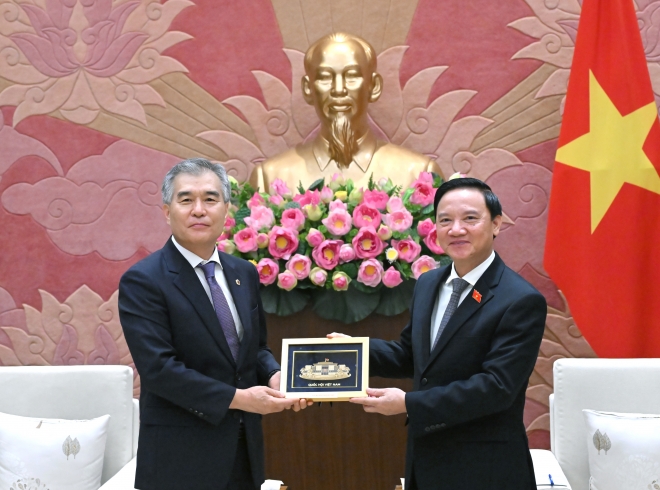 김현기 의장(왼쪽)과 응우엔 칵딘 베트남 국회 부의장