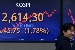 한은, 금리 인하 선 긋지만… 코스피는 3개월 만에 2600선 탈환