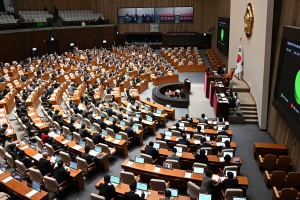 女정치인 보조금 세분화·성범죄자 배달 금지 등 법안 130여건 통과