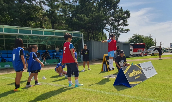 인천디자인고와 가정여중 축구부 합동 입단 테스트. 현대제철 제공