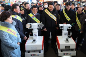 “AI 로봇이 작은 불씨도 찾아요” 남구로시장서 최초 시범 운영