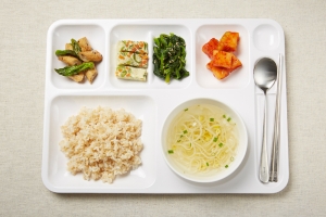 “이래서 교도소 들락거리나”… 서울구치소 식단 화제