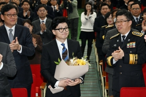 장관직 물러난 한동훈 “나침반 갖고 끝까지 계속 가보겠다”