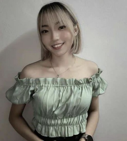말레이시아 출신 가수 허가령(26)이 극성팬이 휘두른 흉기에 찔려 사망했다. SNS 캡처