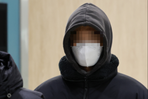 ‘경복궁 낙서’ 모방범 1심서 징역2년 집행유예