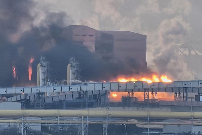 포스코 포항제철소 발전소서 불…공장 대다수 가동 중단