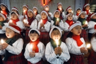 메리 화이트크리스마스… 어둠 밝히는 천사들의 합창