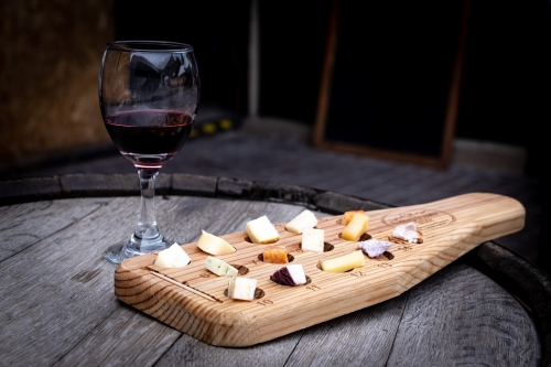 치즈는 뼈 건강에도 도움이 될 뿐만 아니라 가벼운 술안주로도 제격이다. 유럽 과학자들이 치즈를 만드는데 관여하는 미생물의 종류와 메커니즘을 밝혀내 눈길을 끌었다.  픽사베이 제공
