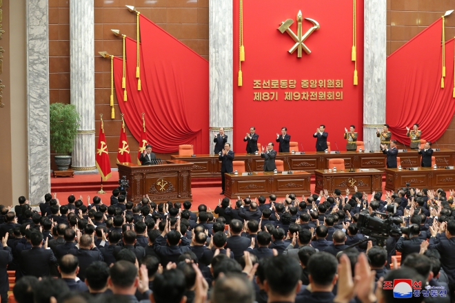 김정은, 전원회의서 ‘전쟁준비 완성 박차’ 전투과업 제시