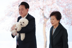 尹, 대통령실 직원들과 종무식… “상식적 정책으로 위기 헤쳐나갔다”