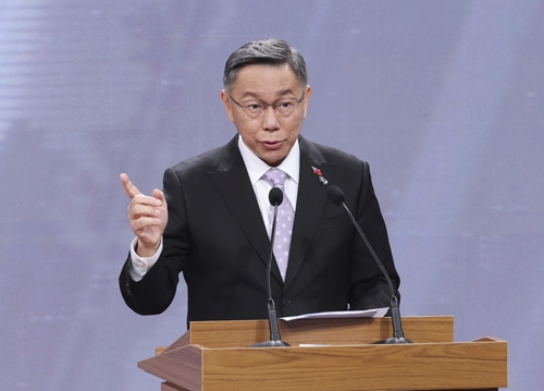 대만 대선 후보 TV토론회에서 30일 야당인 민중당의 커원저 후보가 발언하고 있다. 타이베이 epa 연합뉴스