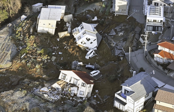 지진으로 무너진 가나자와 가옥들