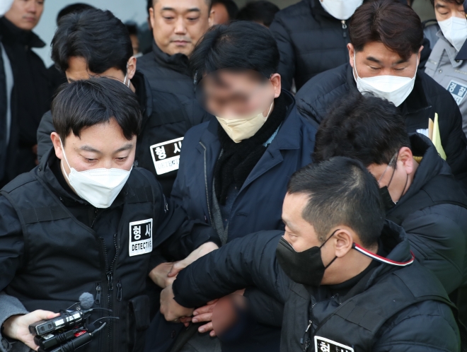 부산경찰청으로 이동하는 이재명 대표 피습 피의자