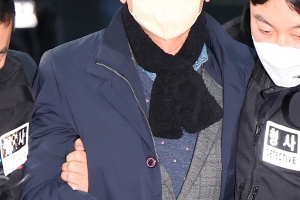“왜 찔렀나?” 물어도…이재명 대표 흉기 습격 김모씨 ‘묵묵부답’