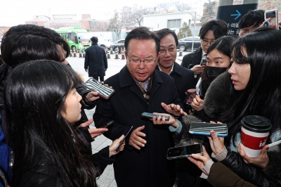 이재명 일반병실로… “열상 아닌 2㎝ 자상”