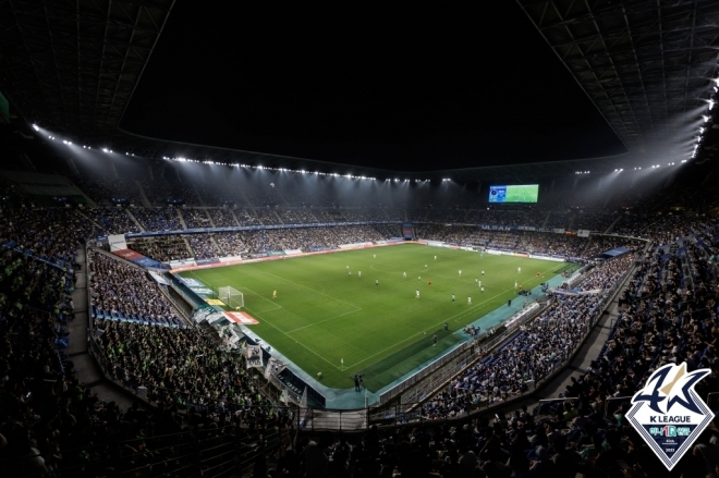 지난해 8월 19일 울산 문수경기장에서 열린 울산 HD와 전북 현대의 경기. 한국프로축구연맹 제공