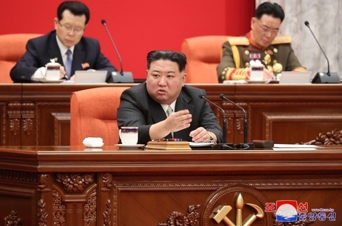 김정은 북한 국무위원장이 지난해 12월 26일부터 열린 노동당 전원회의에서 발언하고 있다. 연합뉴스
