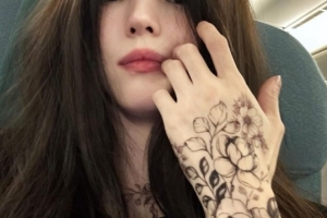 한소희 근황…팔·다리 뒤덮은 문신 ‘깜짝’