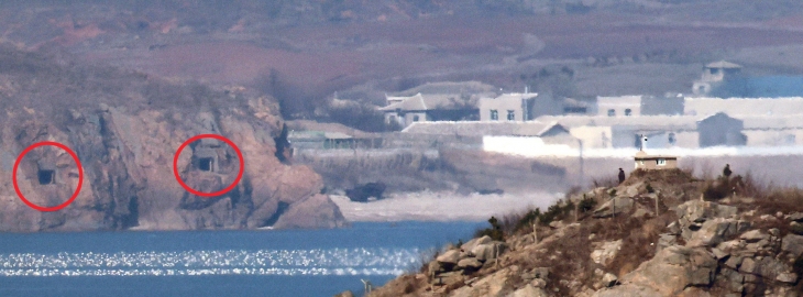 문 열린 북한 해안포