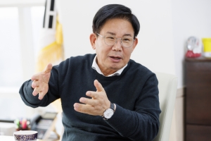 “레드로드 성공, 마포 골목상권으로 확산… 소각장 2개 수용 불가”[서울 단체장에게 듣는다-2024 새해 포부]