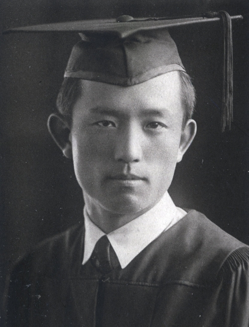 시인 윤동주 (1917~1945). 그의 증조부는 가족들과 함께 함경북도에서 간도로 이주했고, 윤동주는 그곳에서 태어났다. 위키피디아 제공