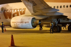 “엔진에 불꽃”…티웨이항공 여객기, 착륙 중 조류 충돌