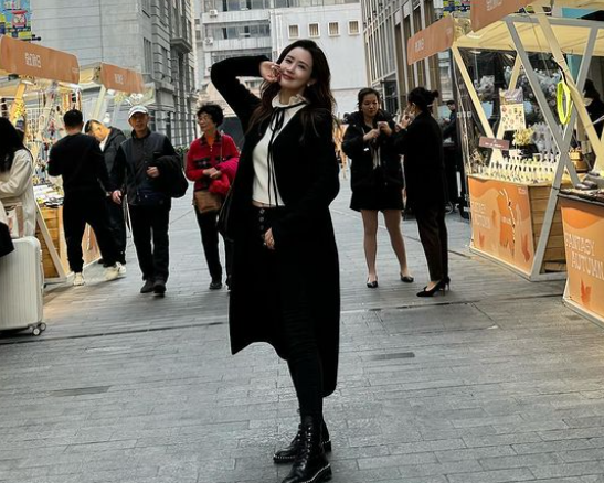 배우 이다해가 중국 상하이 신천지를 방문했다. 이다해 인스타그램