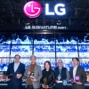 LG전자, 세계 최초 무선 투명 올레드 TV…CES 2024서 최고상 수상